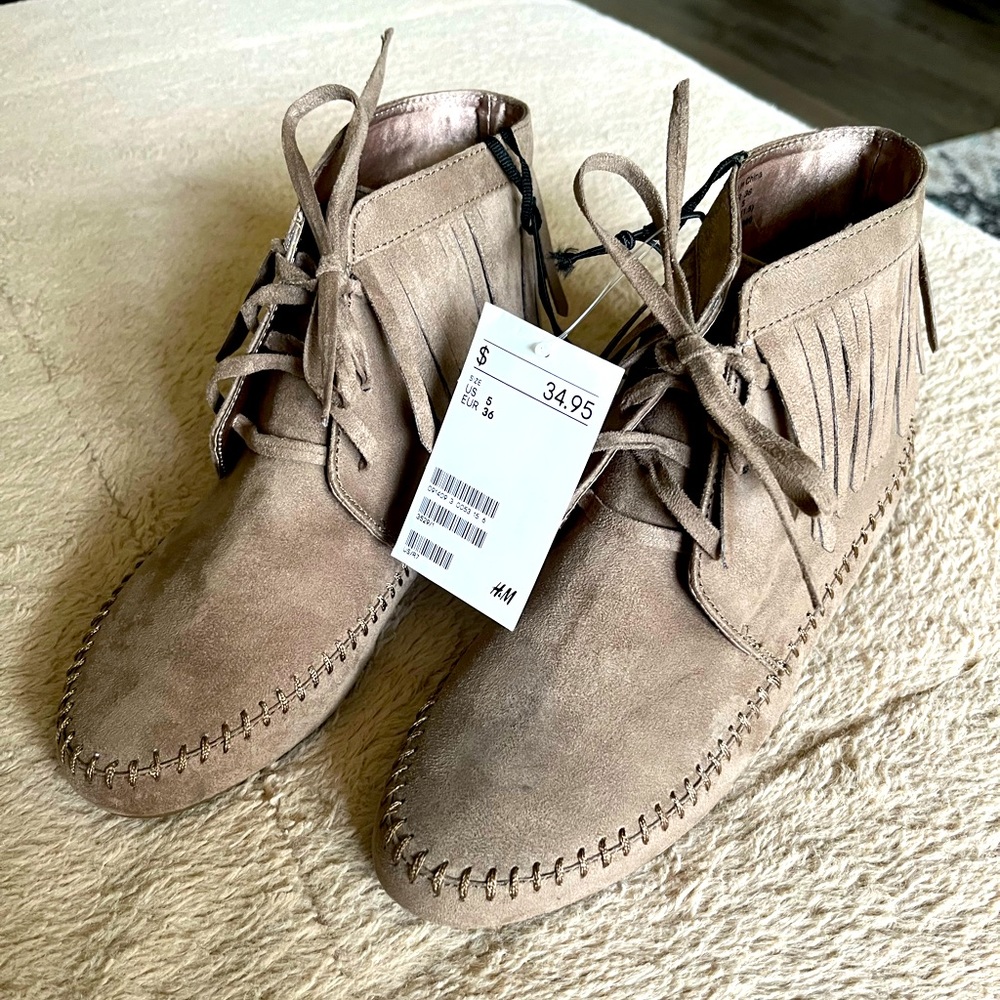 NWT H&M suede moccasin booties size US 5 / EUR 36